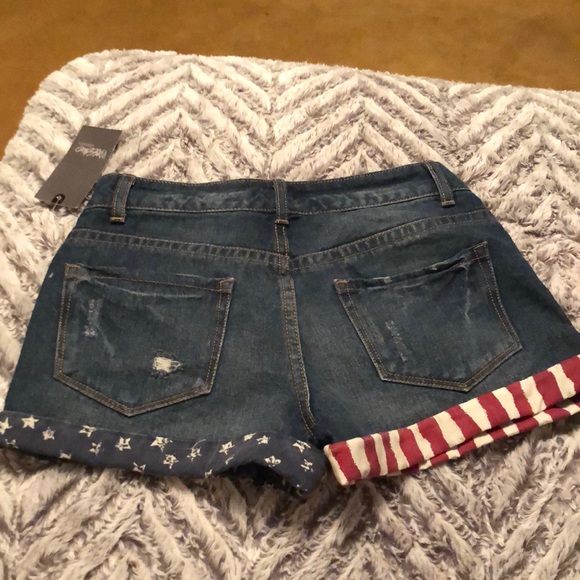 Shorts - Picture 2 of 4